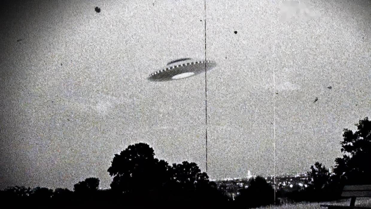 ufo出现两个不明生物轮廓?美国议员警告:正威胁"国家安全"_飞行轨迹