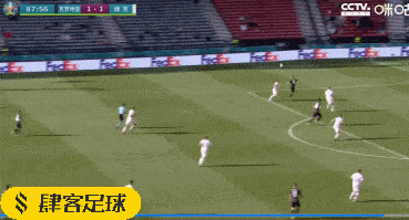 克罗地亚首发:1-利瓦科维奇,2-福萨里科,21-维达,25-格瓦尔迪奥尔,6