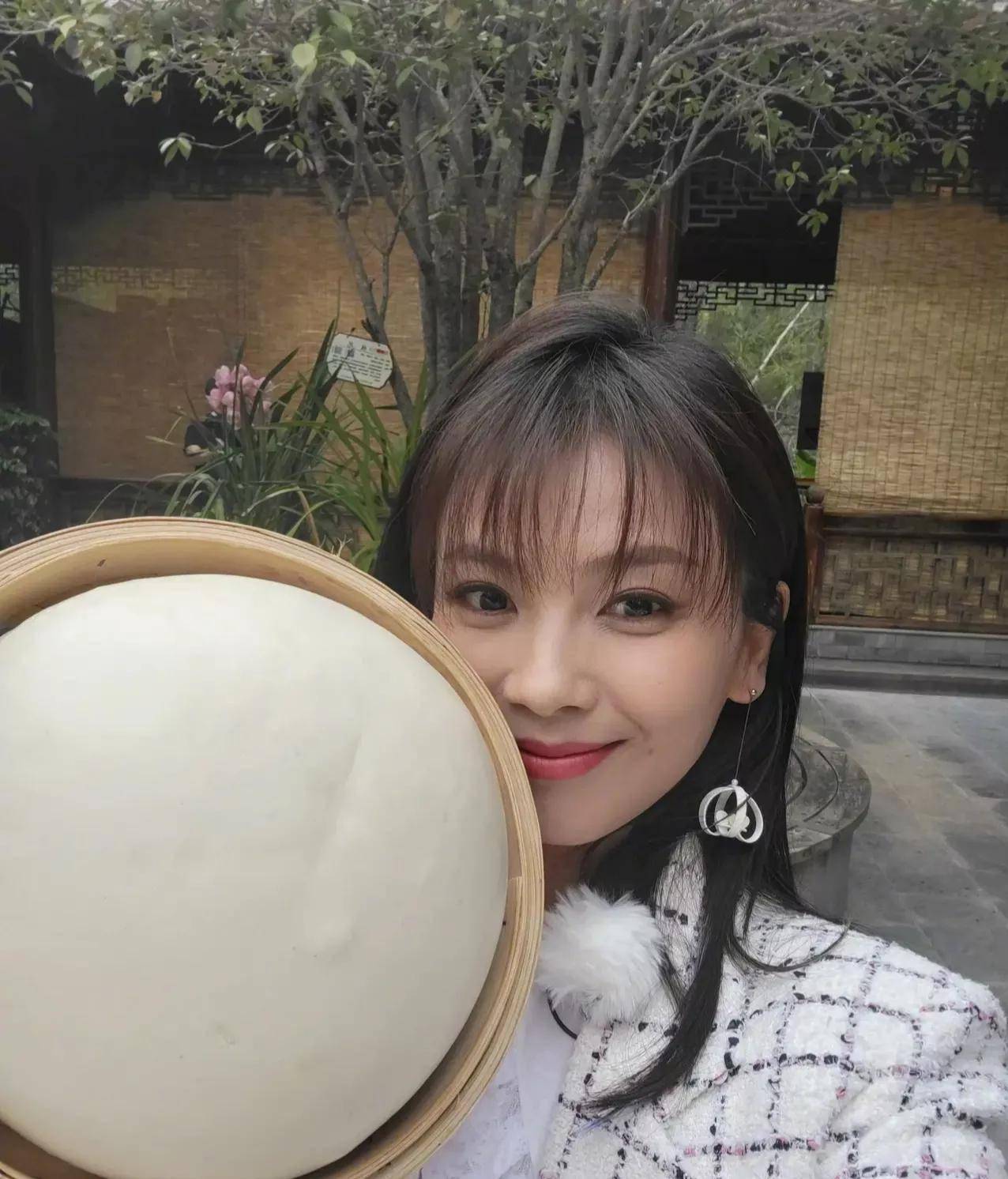 实力派女星刘涛写真集:美丽动人,时尚女神