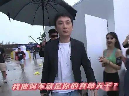 开启舔狗模式 甚至还上演了一出 油腻无比的土味情话大赏 关于王思聪