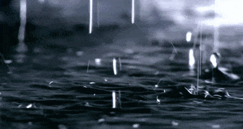 增加骨料含水率测定次数,及时调整拌合用水量 在小雨天气进行浇筑时