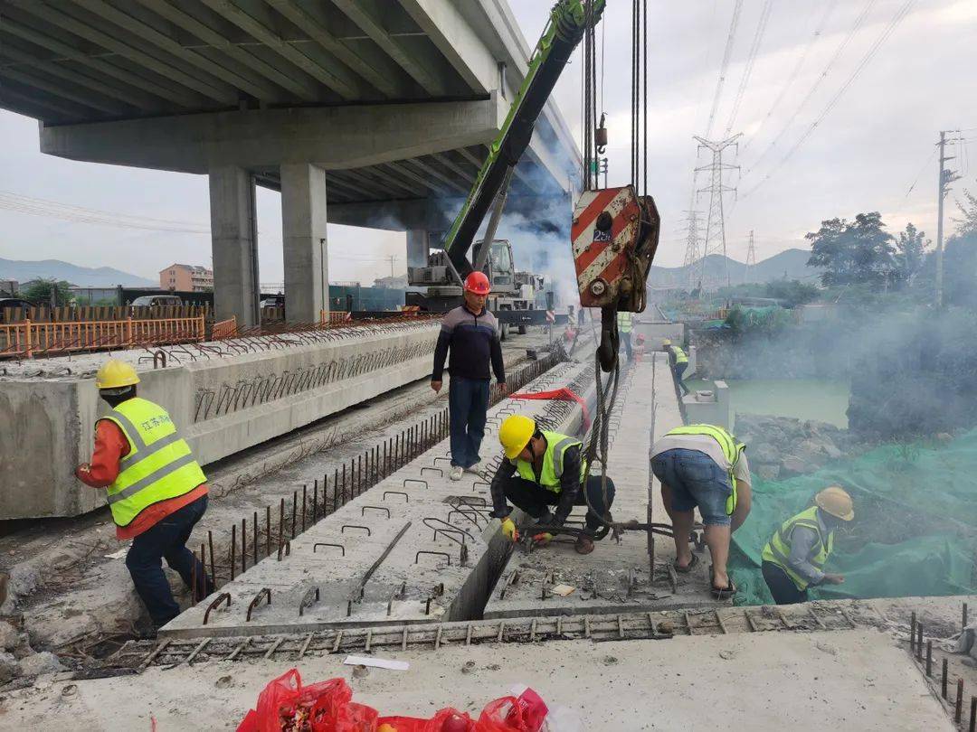 (良渚至崇贤段)改建工程 为主线地面桥预应力混凝土空心板, 梁长20米