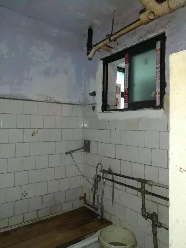 老房子卫生间