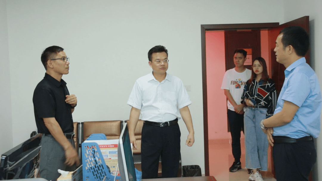 王洪灿调研宣传思想文化工作