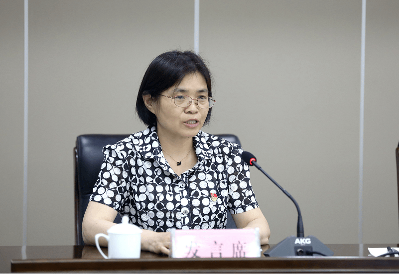 为题作报告 河南师范大学副校长李雪山以《加强甲骨文等冷门绝学研究