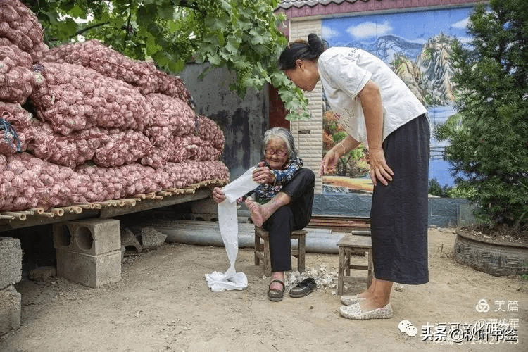 千年裹脚陋习一朝妇女解放