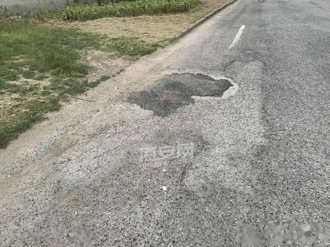 海安一道路坑坑洼洼,路人频频被"坑"!_路面
