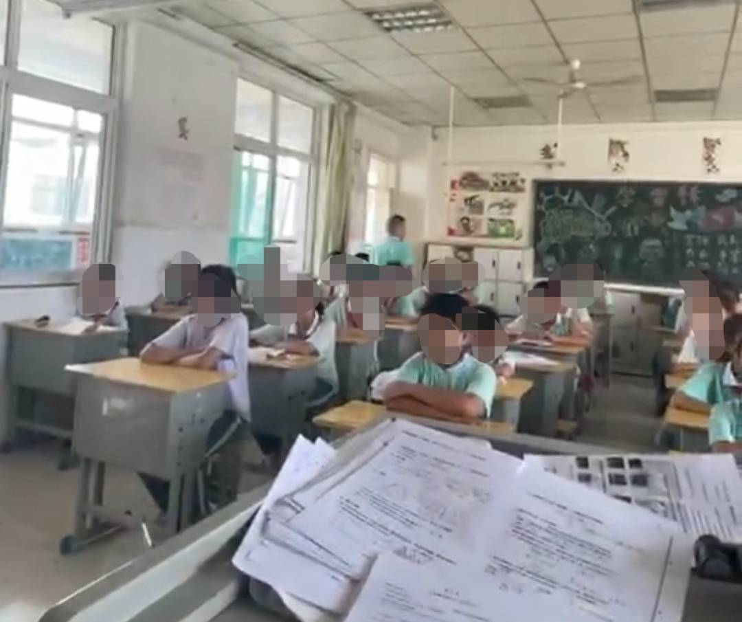 半间教室视频 1f13ea9d98aa47db91ed7af253e185da.jpeg