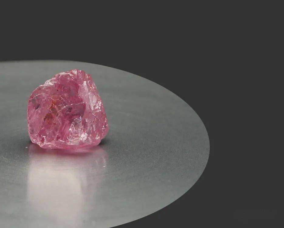 新闻namakwadiamonds将在安特卫普出售一颗2186克拉粉钻原石
