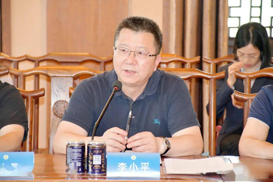 重庆市药品监督管理局党组成员,副局长李小平