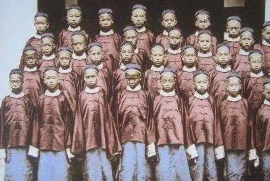 1909年中国清朝彩色老照片曝光,想不到和电视剧差距这么大
