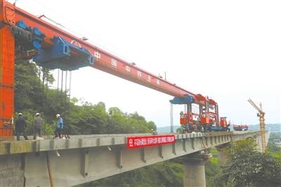 连乐铁路沙湾大渡河特大桥贯通