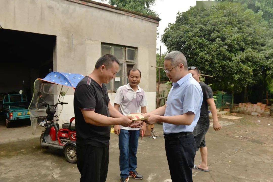 真情关怀暖人心!李宏钰走访慰问困难党员