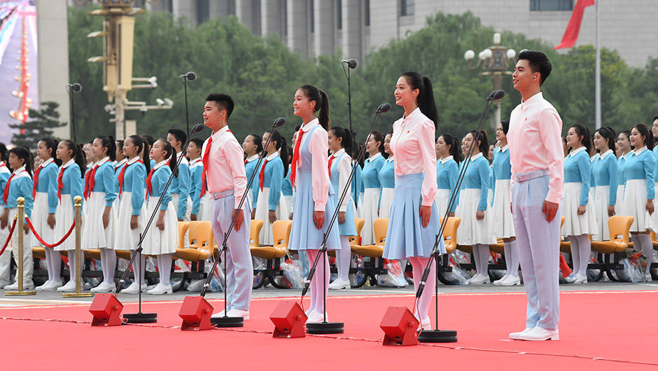 来自重庆的预备领诵员在天安门广场庄严献词