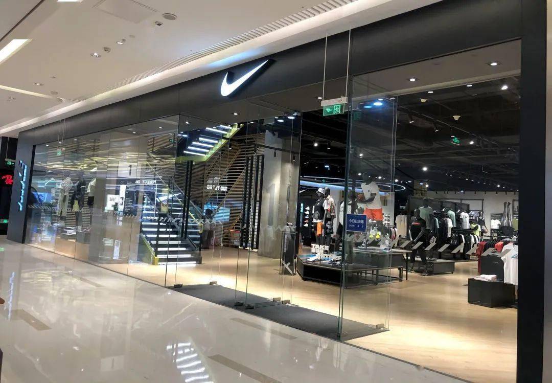 长楹龙湖天街nike 店庆嗨购