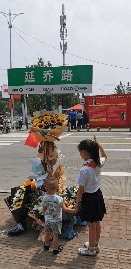 新华网 自6月30日起,也有不少网友们自发来到合肥延乔路,安庆陈延年