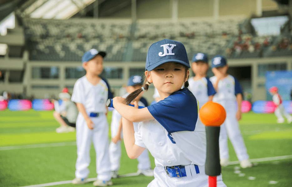 活动暨2021年四川省第四届幼儿体育大会软式棒垒球展示活动隆重开幕