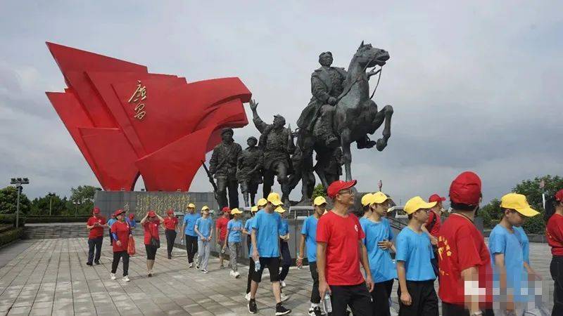 老一辈无产阶级革命家孩子们来到广昌县红色主题公园参观参观红色公园