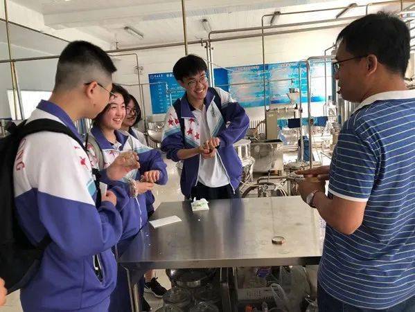 2019级东北师大附中学子赴吉林大学进行职业生涯探察