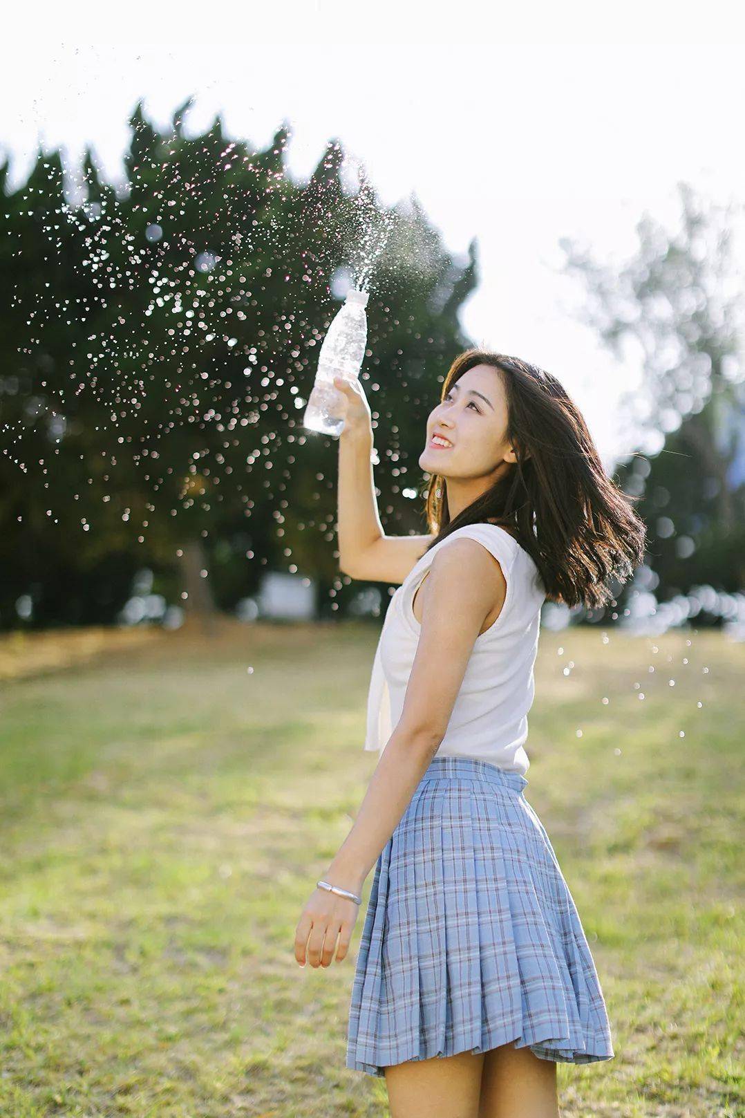 让路人帮帮忙也没什么,大家都很热情~ 也可以让画面更有唯美的感觉