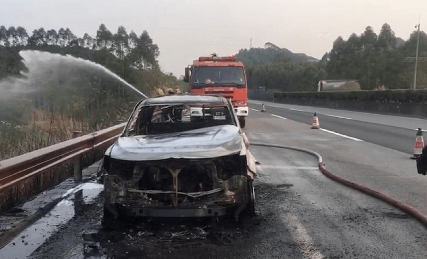 高速路上汽车自燃,清远交警提醒:这些预兆要当心!_车辆