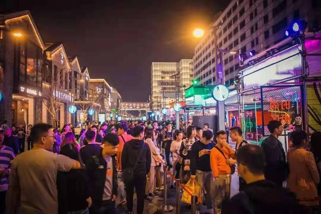 赢商网(id:winshang)               图片来源 | 杭州湖滨步行街官微