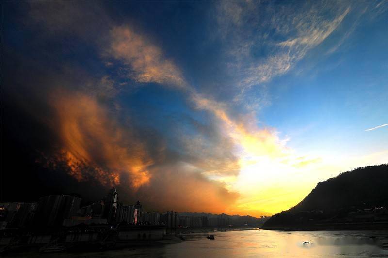 每日一景|重庆涪陵:夕阳映晚霞 山水之城美如画