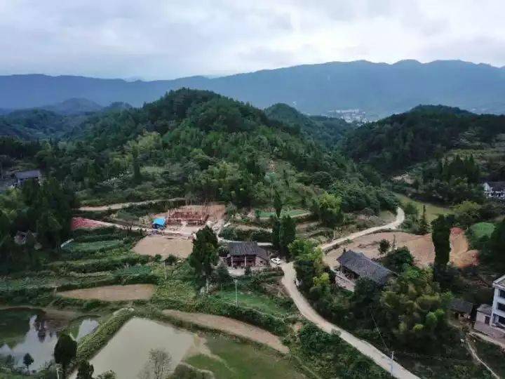 吴家台株木溪风光 白溪镇,位于新化县城北部40公里处,自"宋熙宁五年