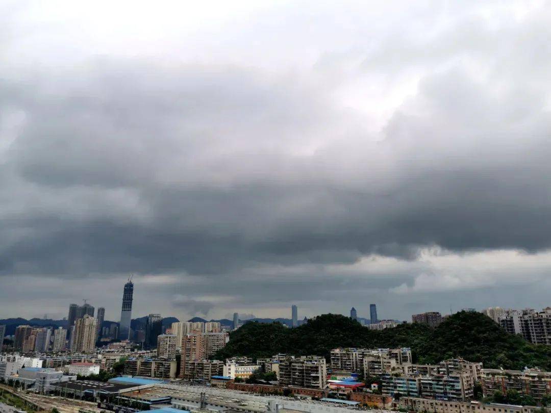 受低涡切变影响,7月16日夜间到17日早晨7时,贵阳市修文县,清镇市
