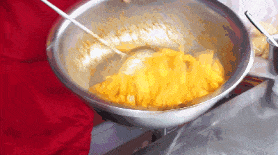 加点小米辣,折耳根霍转霍转的  调料都占半碗的那种 火锅里的土豆片