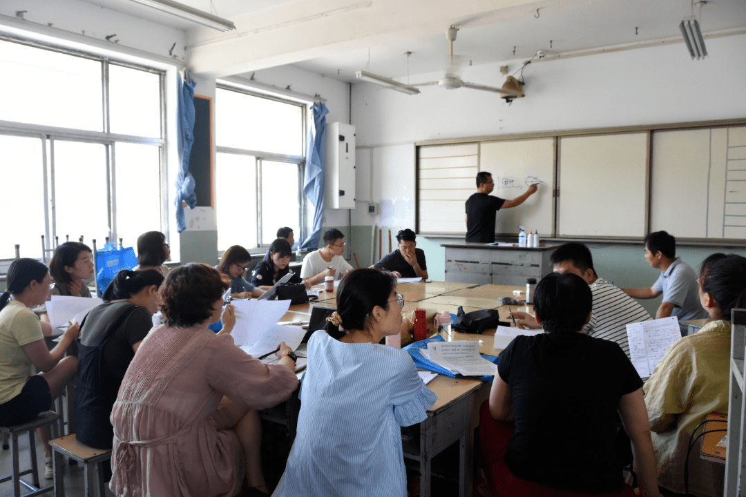 校讯 临汾平阳中学暑期教师培训热火朝天