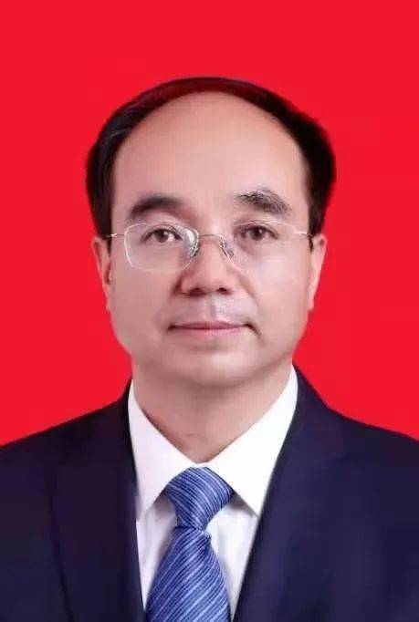 省委党校大学学历,现任中共环县委副书记,环县人民政府县长,一级调研