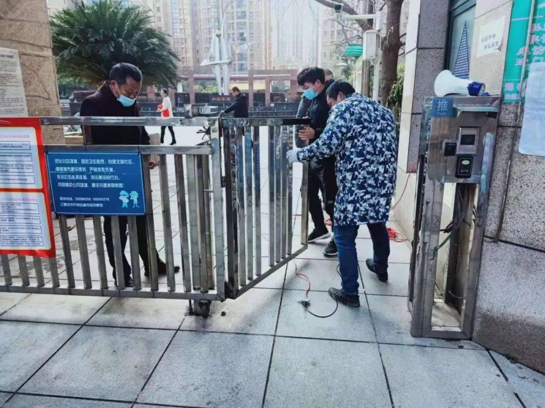 小区安全防线 安全问题一直是星天地居民比较担忧的一个问题,门禁设