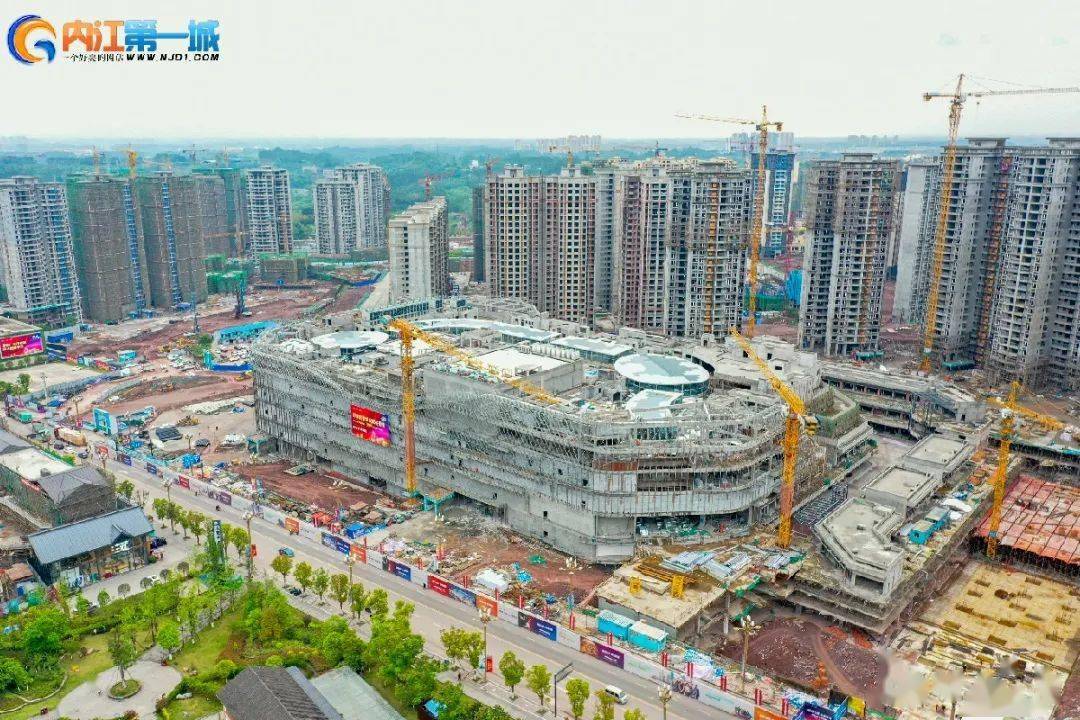 吾 悦 广 场从吾悦进入内江的那一刻开始,内江人就期待该综合体能够给