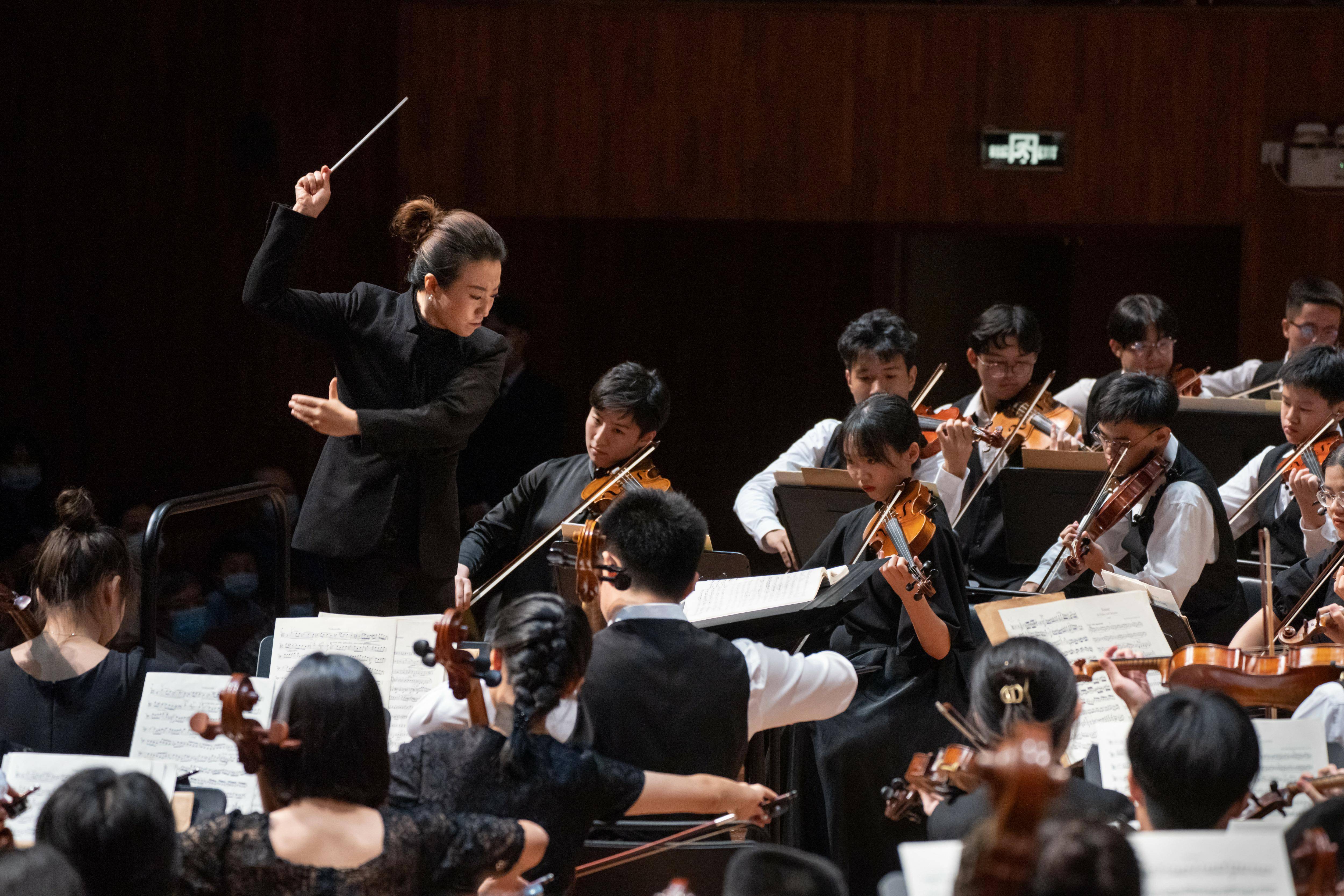 这个齐聚广州学霸和乐霸的交响乐团揭开了十周年国内巡演序幕