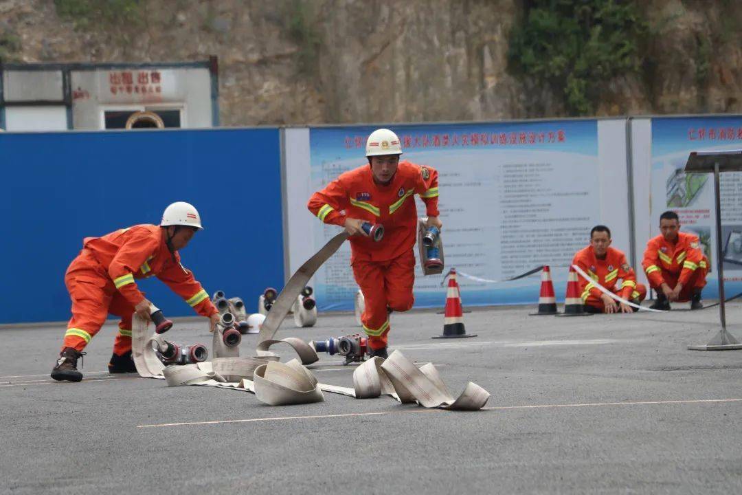 仁怀:专职消防秀"绝活" 淬火砺剑筑安全