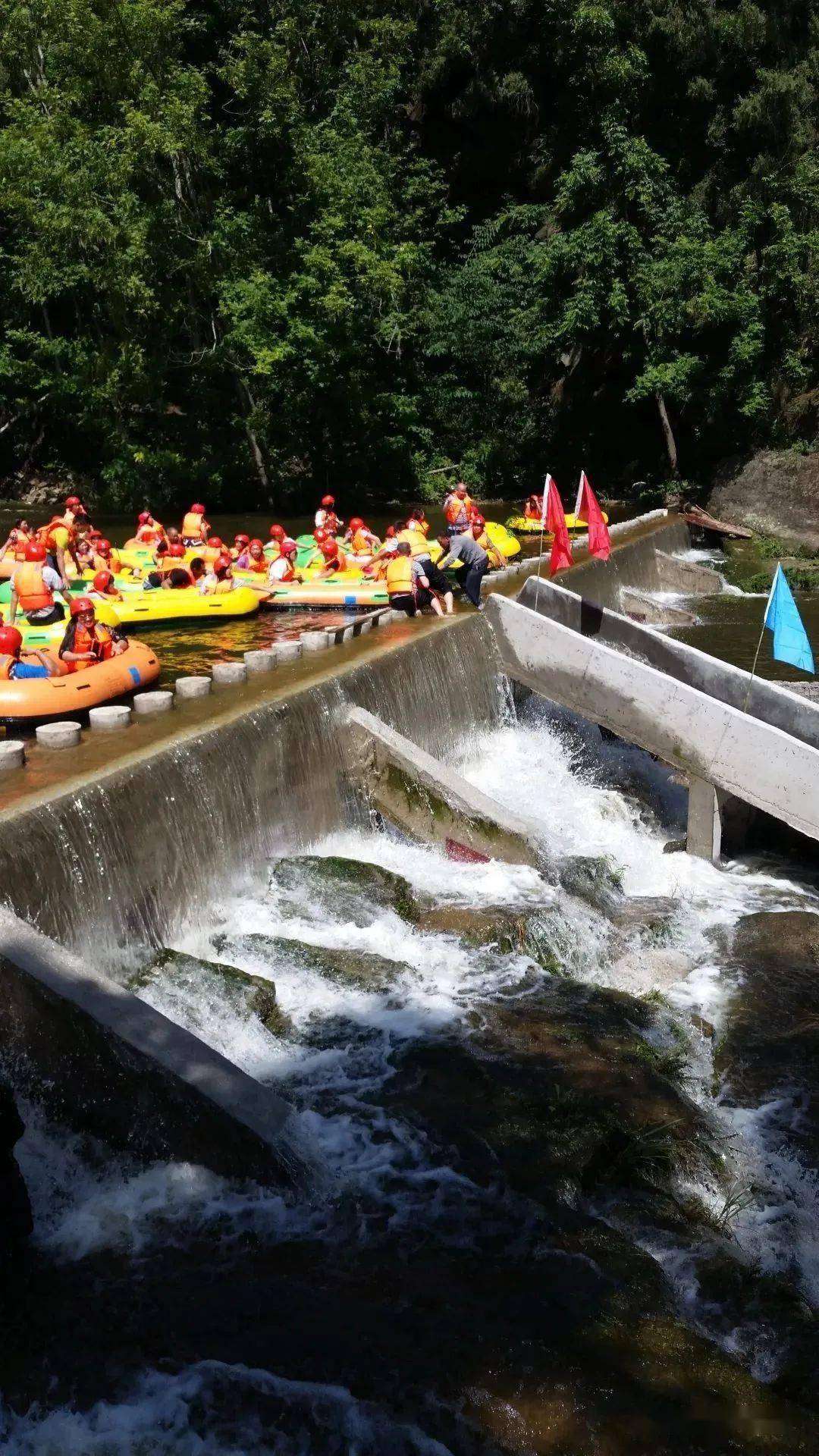 一日游周天龙凤峡漂流川中第一峡谷漂流