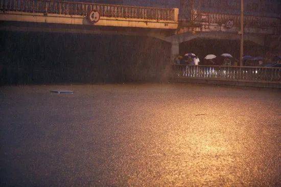 孤岛:郑州暴雨里一次教科书级的自救和营救