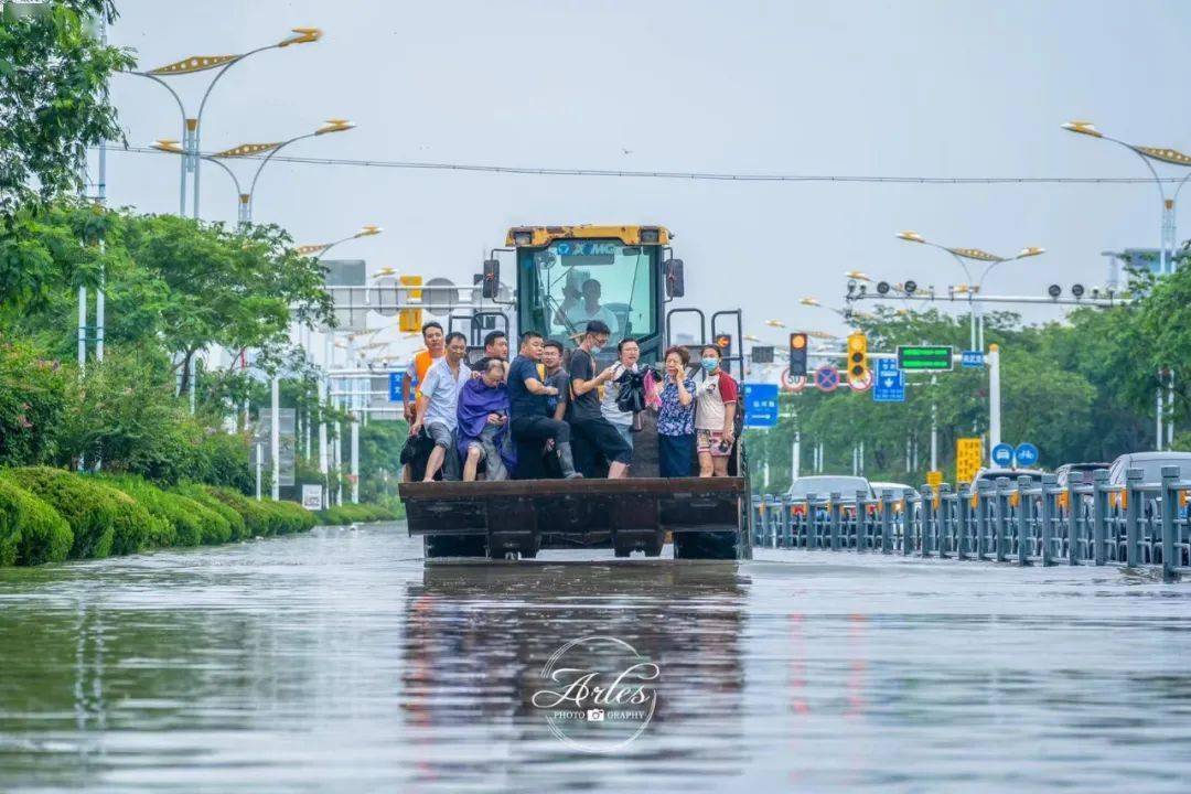 宁镇扬普降大暴雨-特大暴雨, 其中扬州江都2小时雨量超140毫米, 24