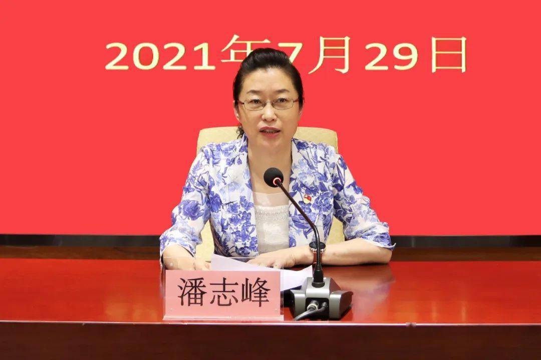 军人庆八一活动,自治区统计局党组书记,局长潘志峰出席座谈会并讲话