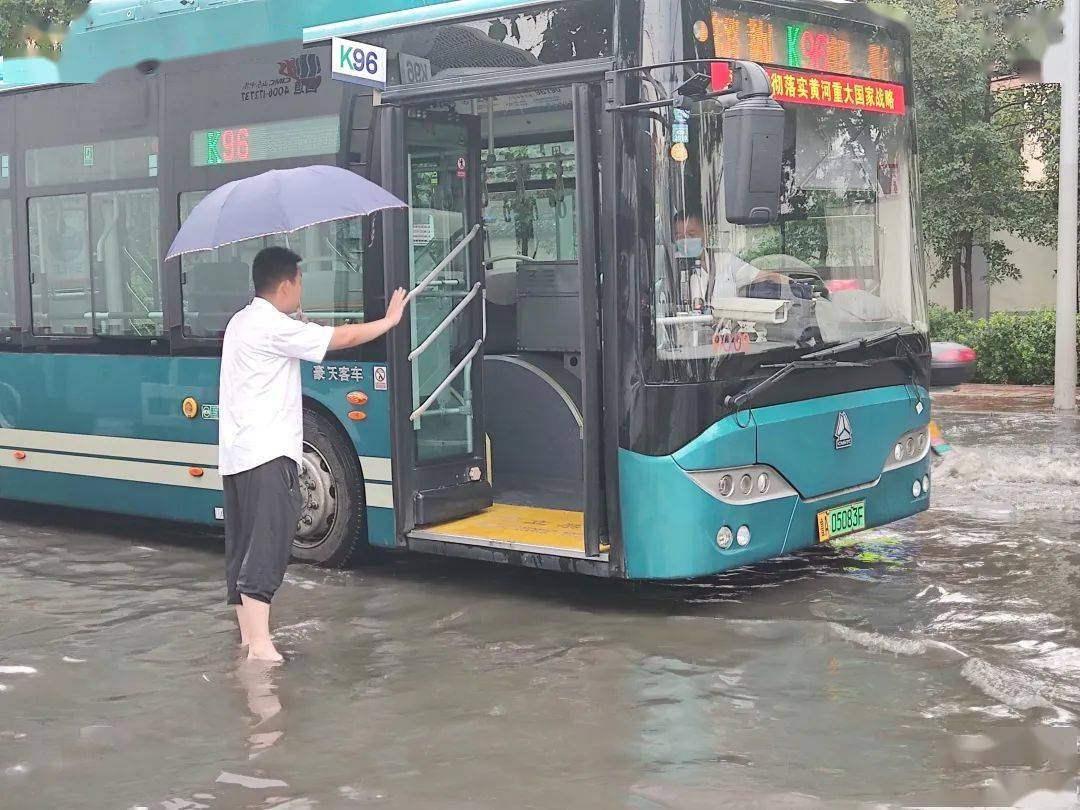 济南公交迎战台风烟花实录