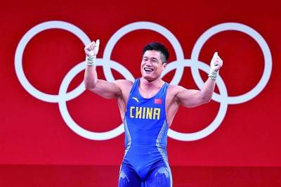 7月31日,在东京奥运会男子举重81公斤级决赛中,中国选手吕小军夺冠.