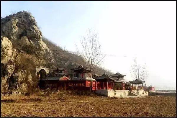 开河悬祥日 平定开河寺