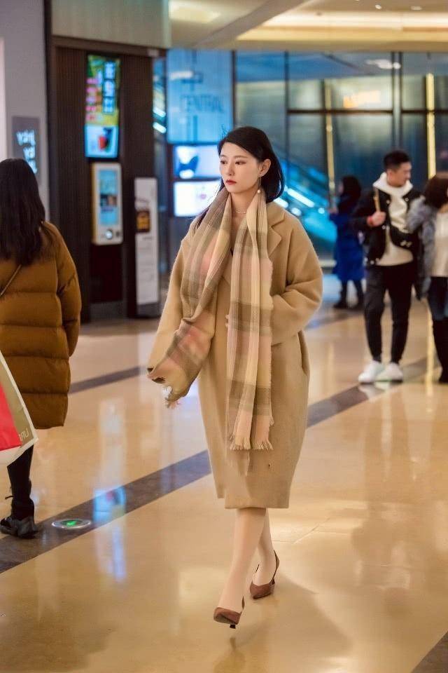 显得|连衣裙彰显淑女的气质魅力，演绎你的灵活气氛更加有型