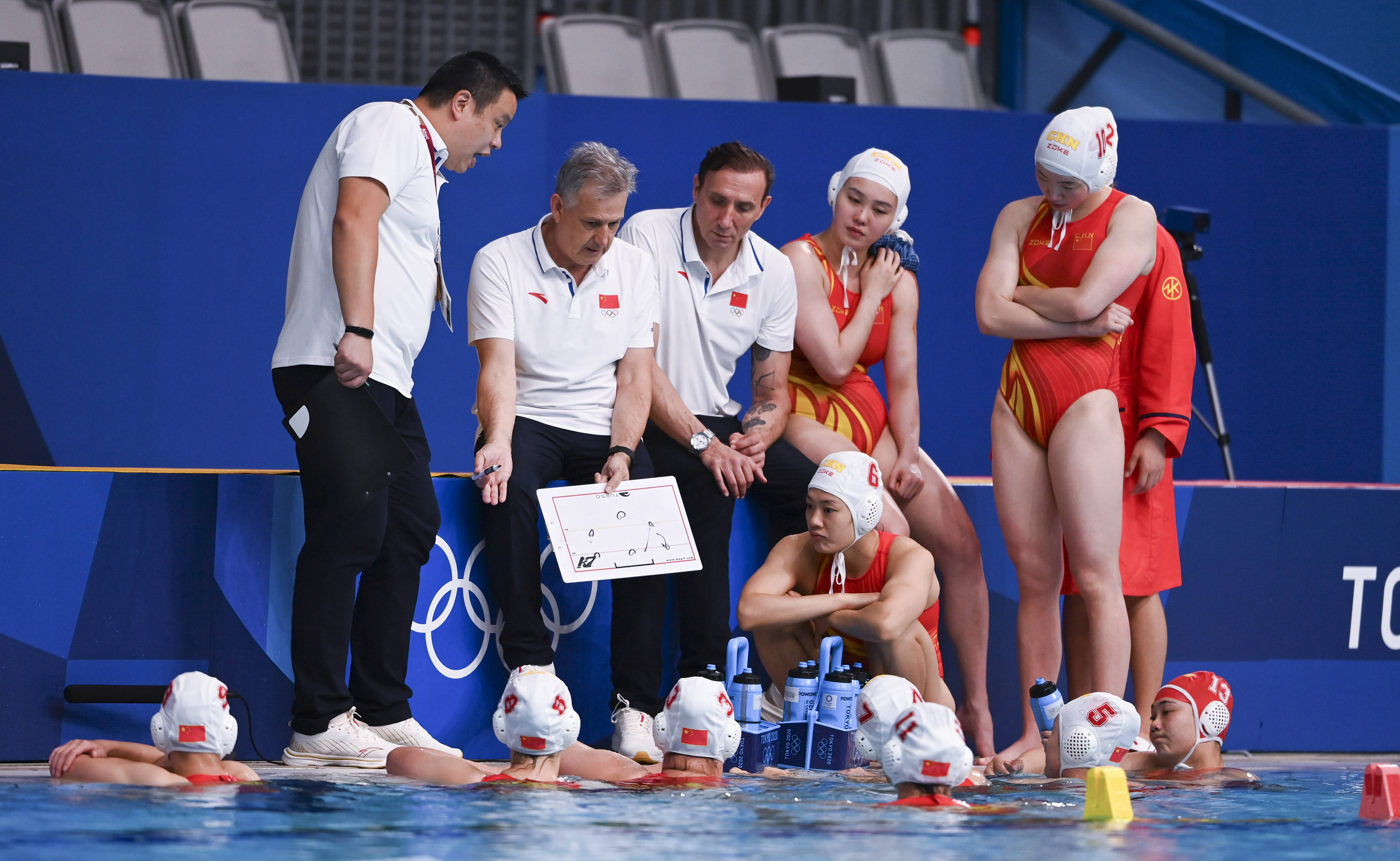 新华社记者 夏一方 摄当日,在东京奥运会女子水球5-8名排名赛中,中国