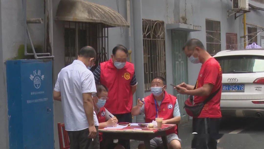 桃江县碧裕园小区小区党支部书记 佘建辉:我们终究还是一名党员,虽说