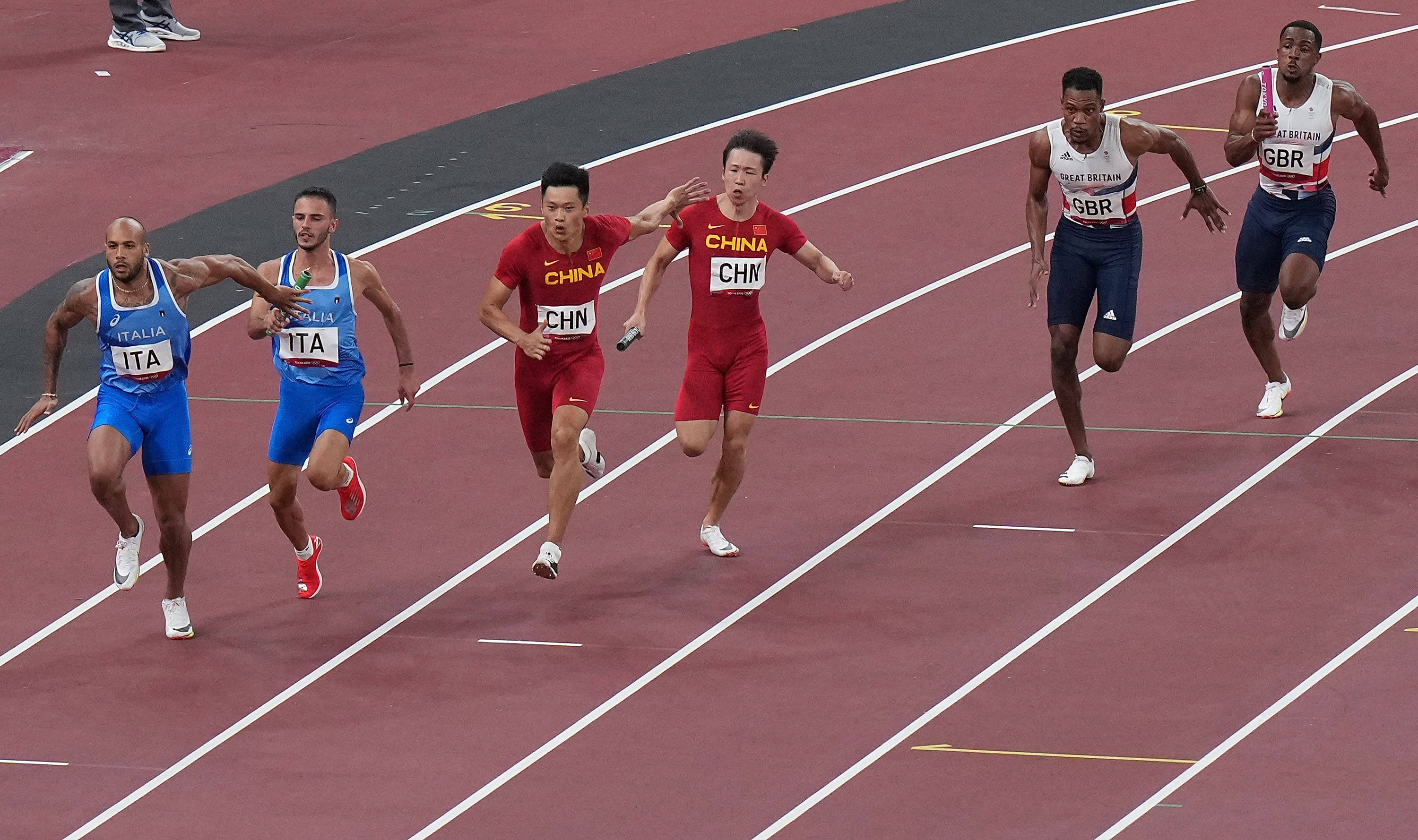 当日,在东京奥运会田径男子4x100米接力决赛中,中国队获得第四名.