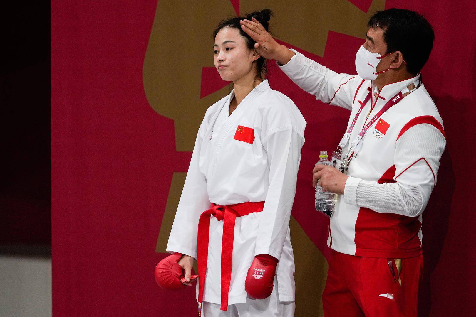 首战奥运就摘铜22岁空手道美女龚莉明明可以靠颜值偏偏要拼实力