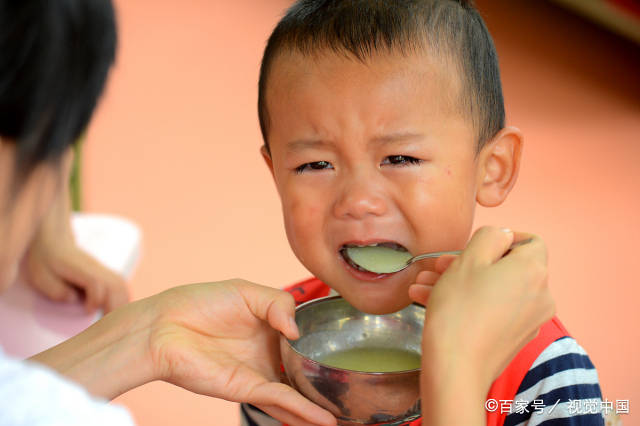 严重|孩子积食严重不长个？提醒：3种食材泡水喝，养胃健脾，长高个