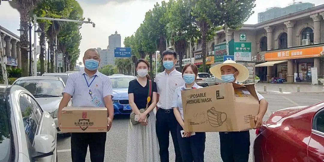 安国珠宝总经理莫英华为防疫任务最重最艰巨的雨湖区